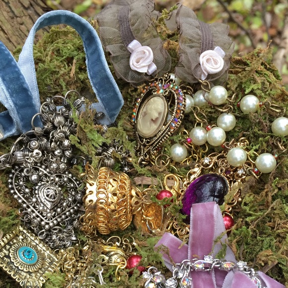 Upcycled Cameo necklace. - Picture 2 of 8